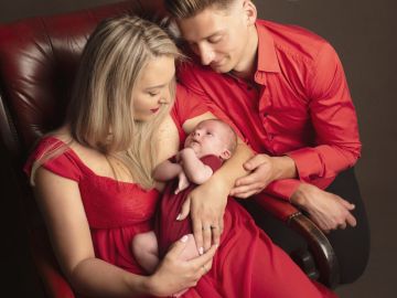 Bonjour les amis,
 un petit partage de cette séance naissance avec la famille au complet !
 Une étape comme la naissance de notre enfant est tellement...
