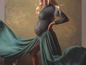 Bonjour à tous, petit partage de ce début de semaine, une superbe maman dans une mise en scène romantique, tu es splendide belle danseuse.💚🩷

belle soirée...