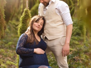 Bonjour à tous, je vous partage l'amour et la complicité de ce joli couple, une belle séance en forêt avec une maman courageuse qui a bravé le froid !💙💛...