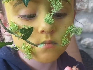 Bonjour les Amis,
Petite photo perso avec mon petit modèle préférée, ma petite Fée de la nature, aussi sauvage que libre ! 🤎💚🤎💚
Belle fin de journée à tous...