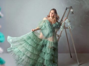 Bonjour les amis, j'espère que vous allez tous très bien ? 

🤭🥵Je sais, je sais, je suis vraiment en retard sur mes publications !!
 Voici une belle Maman...