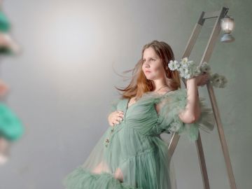 Bonjour les amis, j'espère que vous allez tous très bien ? 

🤭🥵Je sais, je sais, je suis vraiment en retard sur mes publications !!
 Voici une belle Maman...