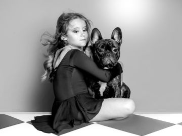 Coucou les amis, un petit partage de ma fée et sa boule d'amour Uguette de la forêt, que de l'amour !🤍🖤🩶

Belle soirée à tous🤍🖤🩶
#mafille #seancephotoenfant...