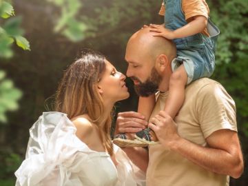 Coucou les amis,

Un petit partage de cette merveilleuse famille, avec une très belle séance photo seulement en extérieur au rythme de la nature et du futur...