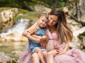 Bonjour, les amis, je vous partage avec plaisir cette magnifique famille en nature cette fois-ci, une belle balade photographique en famille pour bébé two,...