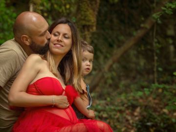 Coucou les amis, encore cette superbe famille que j'adore ❤️! Leur séance photo en nature pour cette deuxième grossesse était vraiment un chouette moment...